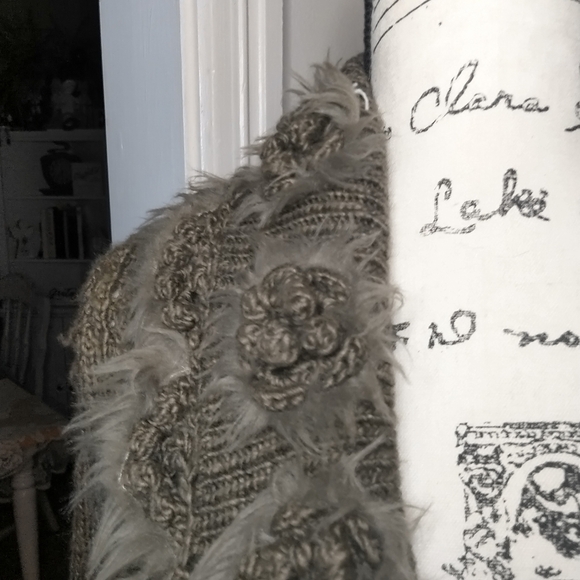 Cozy Bronzy/Beige Knit Sweater with Faux Fur Trim and Rosettes - Picture 3 of 7